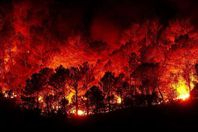 حرائق هائلة في مدن سوريا