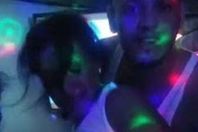 سجين يرقص مع فتاتين داخل زنزانته