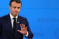 ماكرون: ارتداء الحجاب في الأماكن العامة ليس من شأني