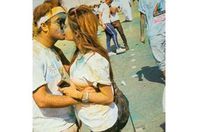 قبلات واحضان فى السعودية