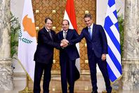 الرئيس السيسي ونظيريه القبرصي واليوناني