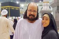 الراحل طلعت زكريا مع ابنته