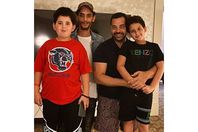 طارق العريان وابناؤه علي وآدم