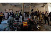 انفجار قنبلة خلال محاضرة اسلامية فى باكستان