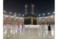 (صور) أول فوج من المعتمرين بالحرم المكي
