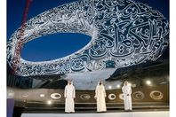 الشيخ محمد بن راشد يضع القطعة الأخيرة لمتحف المستقبل