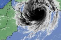 135-132934-oman-tropical-cyclone-shaheen_700x400