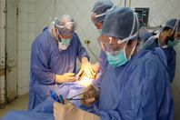 بالصور.. أول عملية ولادة قيصرية لسيدة مريضة بالإيدز