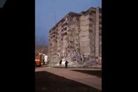 انهيار واجهة مبني في روسيا