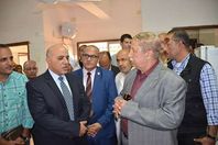 زيارة المحافظ للوحدة الصحية