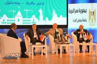 محافظ البنك  المركزى خلال الجلسة الحوارية