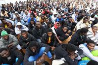 بيع مهاجرين وتحويلهم إلى عبيد في ليبيا