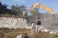 إزالة 200م تعدي علي أملاك الدولة بالقصير