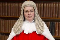 القاضية مصدرة الحكم