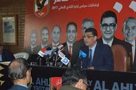 محمود طاهر رئيس الأهلي 
