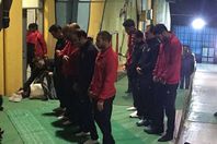 لاعبو الأهلي يؤدون صلاة العشاء  
