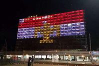 .. بلدية تل أبيب تضيء مبناها بعلم مصر