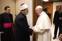 الطيب و بابا الفاتيكان