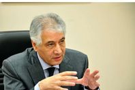 الدكتور أحمد جلال وزير المالية الأسبق