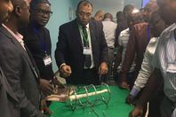 أستاذ عظام  بطب الأزهر يدرب أطباء نيجيريا