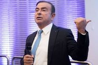 
الإطاحة بإمبراطور "نيسان" بسبب الفساد
