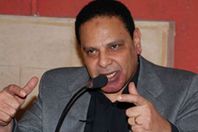 الأسواني لنجل مبارك: "بتخدعنا ولا بتخدع نفسك"