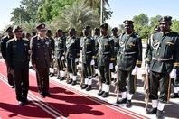 زيارة وزير الدفاع للسودان