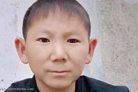 في الـ 34 ومظهره طفل في السادسة

