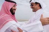 وفد قطري في طريقه للسعودية
