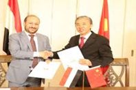 
وزير التخطيط اليمني والسفير الصيني في اليمن