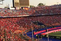 الجماهير في مدرجات استاد القاهرة
