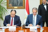 وزير المالية و وزير الاتصالات

