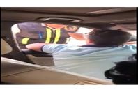 طفل-يتعدى-على-رجل-المرور