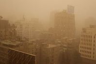 الأرصاد: عواصف ترابية مع موجة باردة تضرب البلاد