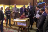 محافظ الفيوم يشهد القرعة العلنية لتوزيع السيارات