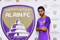 حسين الشحات بقميص العين الإماراتي
