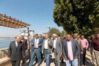 وزير الري يتفقد  المجري الملاحي  بكوم امبو