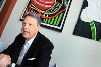 السفير الأمريكي المستقيل جون فيلي