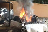 صورة سيارة القيادي في "حماس" محمد حمدان عقب تفجيرها