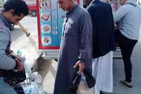 صور توزيع المواد الغذائية