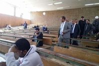 رئيس جامعة أسوان يتفقد امتحانات  التعليم المفتوح 
