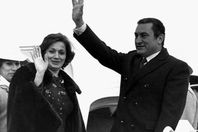 الرئيس الأسبق حسنى مبارك وزوجته "سوزان"