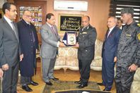 محافظ الغربية يضع إكليل الزهور على النصب التذكاري لشهداء الشرطة