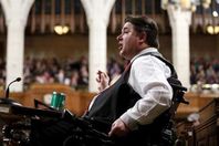 وزير الرياضة الكندى كينت هير