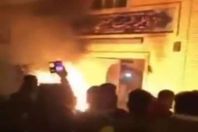 أنباء عن حرق قبر الخمينى