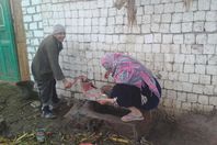 الاهالى يستخدمون الطلمبات الحبشية