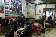 توافد أهالى قرية " صلاح " على الكافيهات للاحتفال بفوزه بجائزة أفريقيا