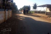 سيارات الاجرة وهى محملة بالركاب على السلم