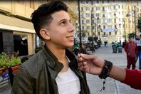 احد الموطنون يهنئون الاخوة المسحيين بالعيد