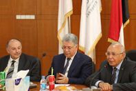 اعضاء لجنة التعليم خلال الزيارة